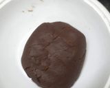 A picture of step 2 of Marrie biscuit choco rolls.