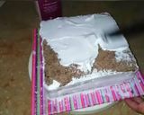 A picture of step 4 of Fresh vanilla chocolate cake.