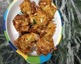 A picture of step 7 of Cabbage bhajiya or pakoda.