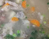 Foto langkah ke 5 dari resep COTO MANGGALA (sop khas Kobar) Sop Ceker Singkong.