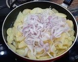 A picture of step 4 of Tortilla Espanola (Spanish Omelette).