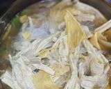 Gambar langkah 4 resipi Sup Sawi, Cendawan Tiram & Suhun Perencah Sup Sayur Adabi.
