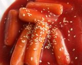 Hình bước làm 1 của món Tokbokki xào cay