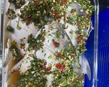 Foto langkah ke 3 dari resep Tim ikan ala thai / Thai steam fish with lime.