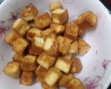 Hình bước làm 1 của món Đậu hũ kho sả ớt