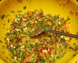 Foto langkah ke 7 dari resep Omelet Sayur & Daun Kelor.