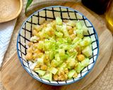 Foto del paso 4 de la receta Ensalada de garbanzos y pepino aliñada con un toque de curry