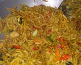 Foto langkah ke 3 dari resep Mie Goreng Pedas Endes. Mie Burung Dara.