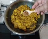 A picture of step 7 of Pepper Ghanto (Grated Green Papaya with Potato).