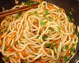 Hình bước làm 2 của món Mì udon xào nấm