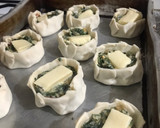Foto del paso 4 de la receta: Docena de Canastitas de acelga con salsa blanca