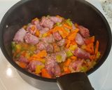 Foto del paso 3 de la receta Salchichas guisadas con patatas y zanahorias