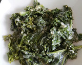 Foto del paso 5 de la receta: Kale con salsa de queso y almendras