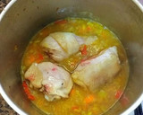 Foto del paso 7 de la receta: Cuartos traseros de pollo con puerros, zanahorias al azafrán