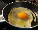 Foto del paso 1 de la receta: Huevos fritos rebozados