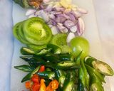 Foto langkah ke 2 dari resep Tumis ikan asin jambal.