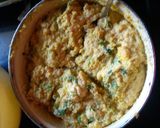A picture of step 3 of Sandwitch Chila with green chutney.