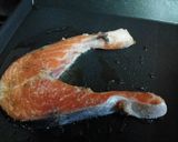 Foto del paso 4 de la receta: Salmón a la plancha con ensalada