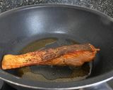 A picture of step 2 of Grilled salmon with garlic Eryngii mushroom.