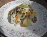 Foto del paso 2 de la receta: Ensalada de lenguado y camarones