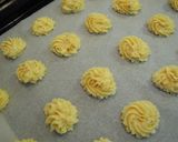 A picture of step 6 of Walnut and Maple Butter Cookies.