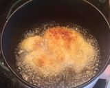 Hình bước làm 5 của món Mì trộn - gà chiên xù kiểu katsudon