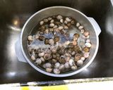 Foto del paso 2 de la receta: Caracoles en salsa de tomate picante