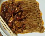 Foto langkah ke 7 dari resep Enoki mushrooms and chicken with teriyaki sauce.