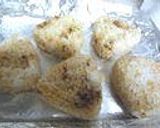 A picture of step 3 of Easy Broiled Onigiri with Bonito Flakes and Cheese.
