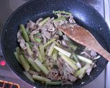 A picture of step 7 of Stir-Fried Celery and Pork with Salt and Pepper.
