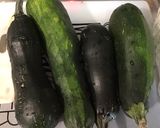 Une image de l'étape 1 de Courgettes grillées caramélisées aux épices espagnoles.