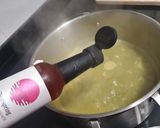 Foto del paso 3 de la receta Crema de calabacín y cebolleta con pesto y tosta gratinada