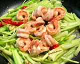 芹菜炒蝦仁 / 簡單年菜 / 家常菜的食譜步驟3照片