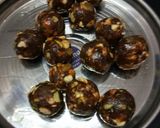 અખરોટ ખજૂર બોલ્સ (Walnuts Khajur Balls Recipe in Gujarati) રેસીપી સ્ટેપ6ફોટો