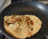 A picture of step 6 of Herb & Shiitake Cheese Omelette.