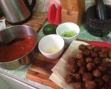 A picture of step 2 of Spaghetti with Spicy Meatballs And Tomato And Bacon Sauce.
