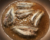 Foto del paso 3 de la receta: Fritura mar y montaña, de anchoas y pimientos