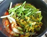 รูปขั้นตอนการทำที่ 4 ของ แกงส้มดอกไม้กุ้งสด