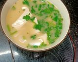A picture of step 4 of Fish& soya bean curd in soup.