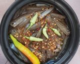 Hình bước làm 1 của món Cá chai kho mặn