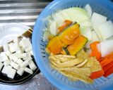 A picture of step 1 of Warm and Comforting Kabocha Squash Houtou (Udon Noodle Soup).