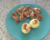 Foto del paso 3 de la receta: Alitas de pollo a las finas hierbas con cebollas