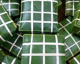 A picture of step 4 of Five-Color Bánh Chưng (Kim, Mộc, Thủy, Hỏa, Thổ).