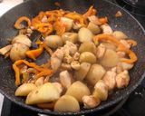 A picture of step 4 of Stir-fry chicken and vegetables.