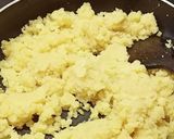 मुग डाळ हलवा (moong dal halwa recipe in marathi) रेसिपी स्टेप 3 फोटो 