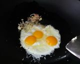 Foto langkah ke 1 dari resep Taoge tumis telur,telur asin.