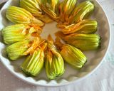 Foto del passaggio 4 della ricetta Fiori di Zucchina Ripieni al Tonno