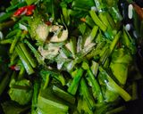 Foto langkah ke 3 dari resep Tumis Sayur Genjer Pedas.