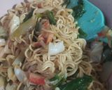 Foto langkah ke 5 dari resep Mie goreng crab stik.