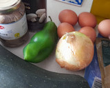Foto del paso 1 de la receta: Tortilla de calabacín, al horno, rellena de salmón y queso